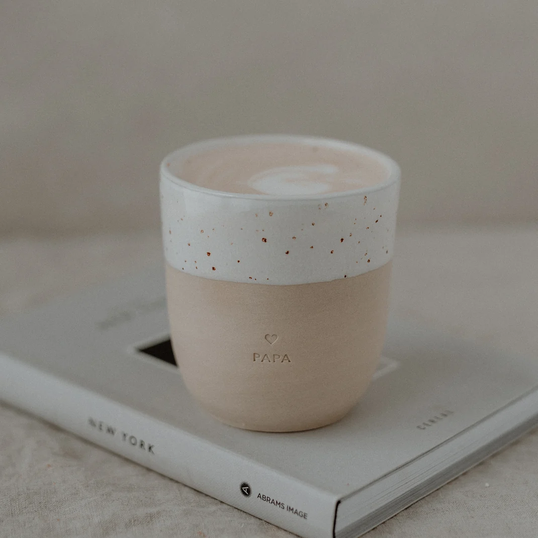 pot-030_becher_papa_photocredits_maggymelzer_16.png