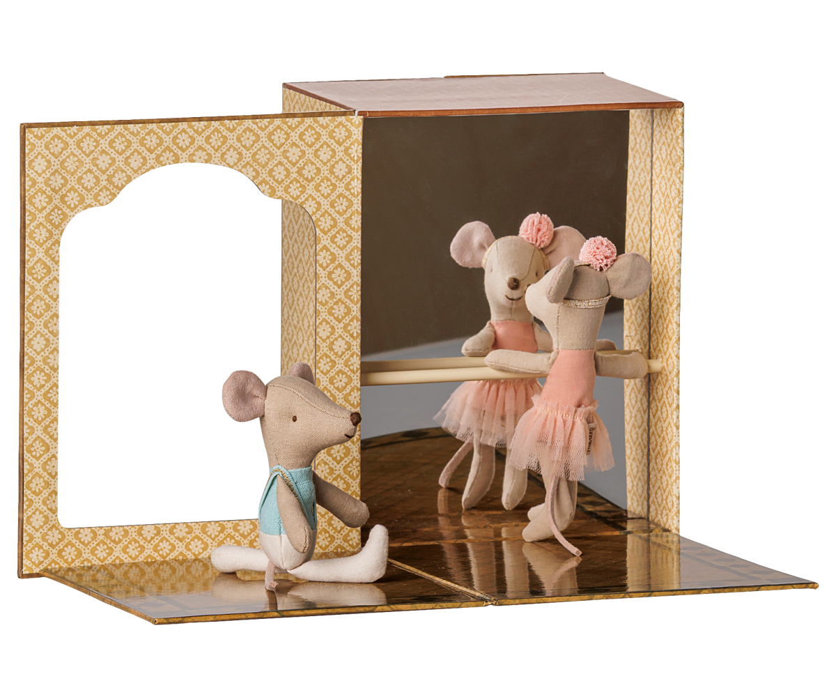 COLOURBOX72070641(2).png