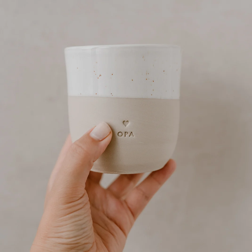 pot-068_becher_opa_photocredits_maggymelzer_6.png