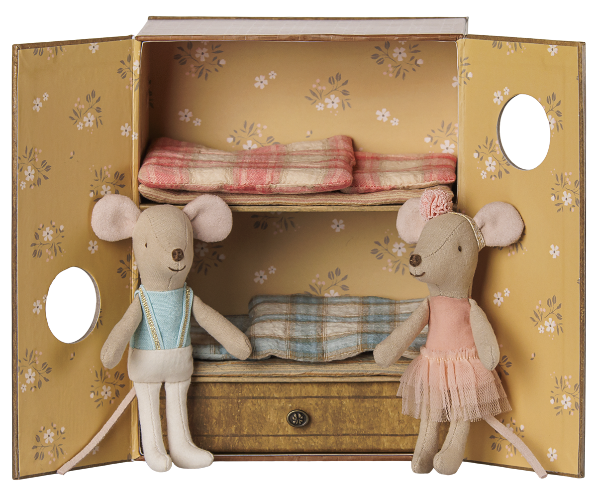 COLOURBOX72070643(2).png