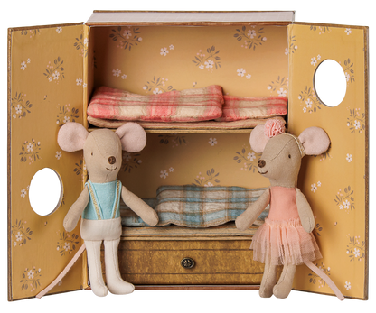 COLOURBOX72070643(2).png