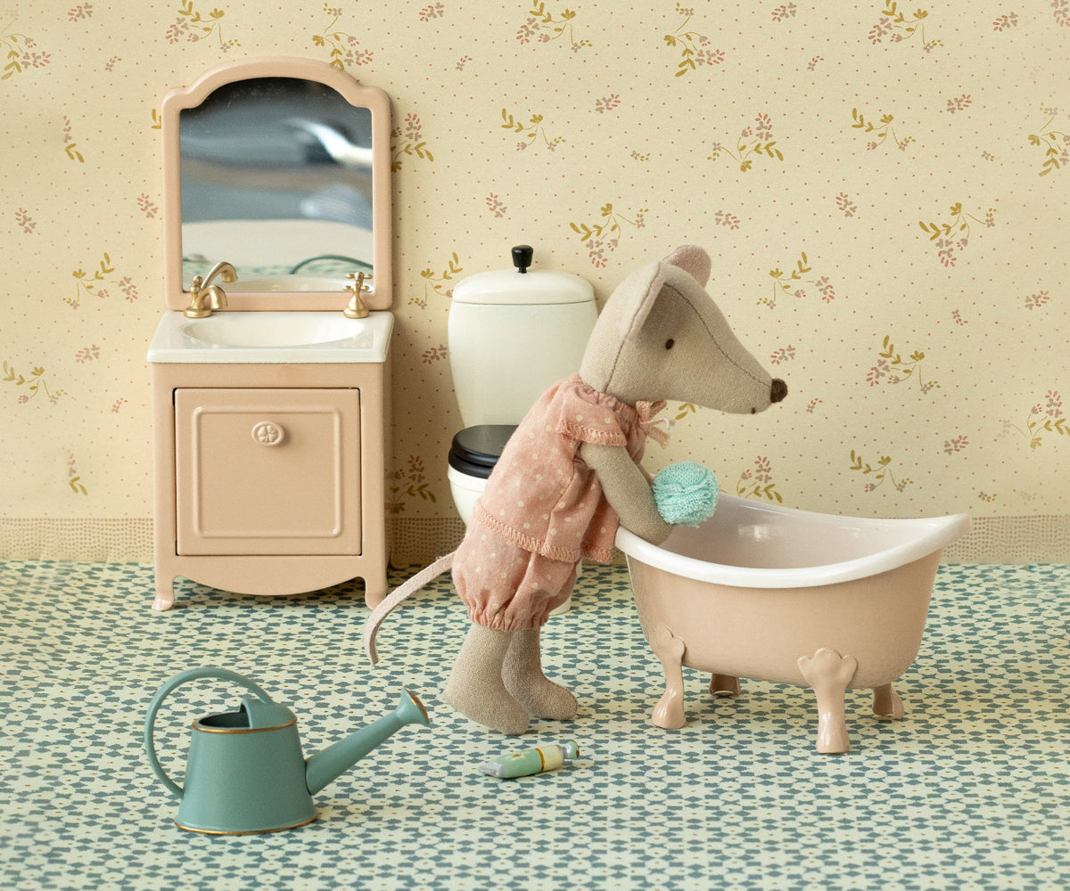 COLOURBOX70249715(2).png