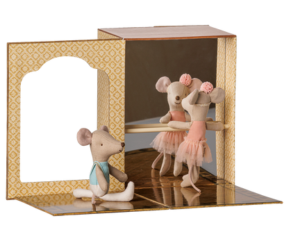 COLOURBOX72070641(2).png