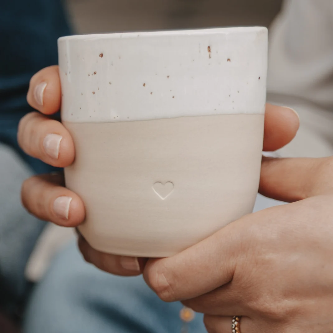 pot-043_becher_herz_photocredits_eulenschnitt_8_4d525c62-c31d-4834-b1ad-8f859714623e.png