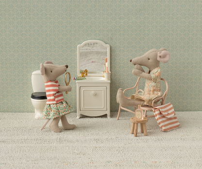 COLOURBOX70423076(2).png