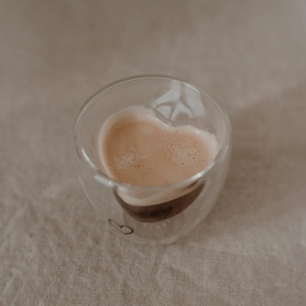 gl-142_glas_herz_photocredits_maggymelzer_5_3f9daa40-0fd5-4de7-9801-a08eac909f53.png