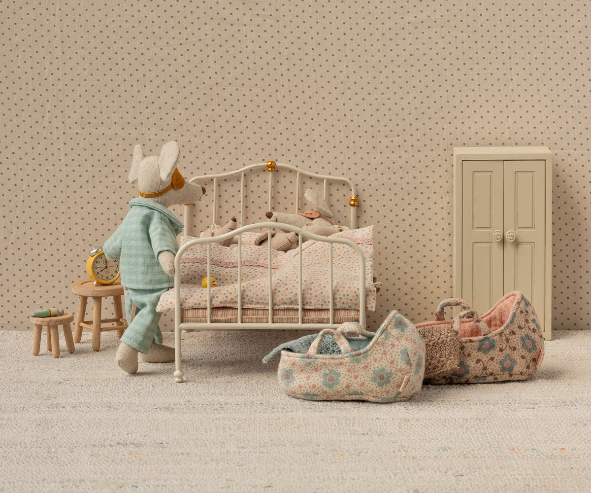 COLOURBOX68494071(2).png