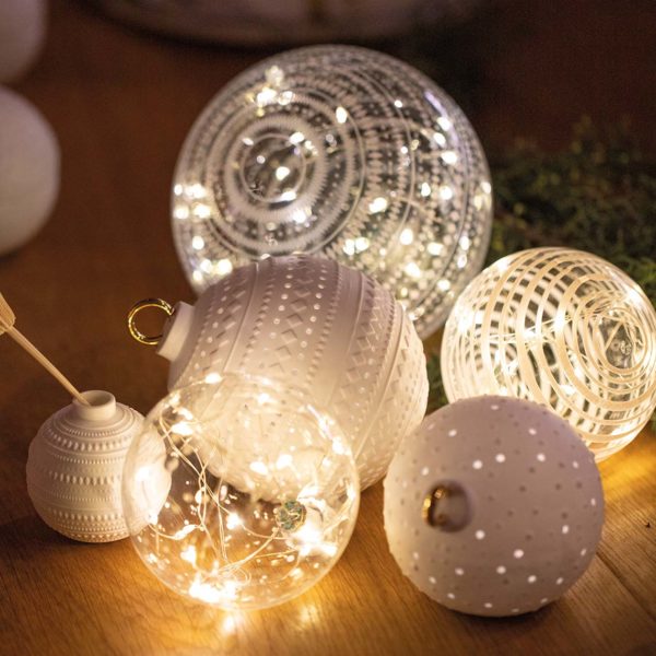 LED Lichtkugel "Besinnlich schöne Weihnachtszeit" groß – Bild 3