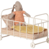 Maileg Cot Bed Micro Rose – Bild 3