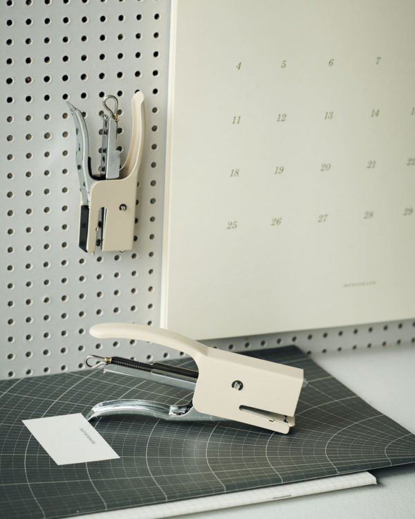 Monograph Stapler, Supply, Ecru – Bild 2