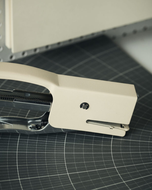 Monograph Stapler, Supply, Ecru – Bild 3